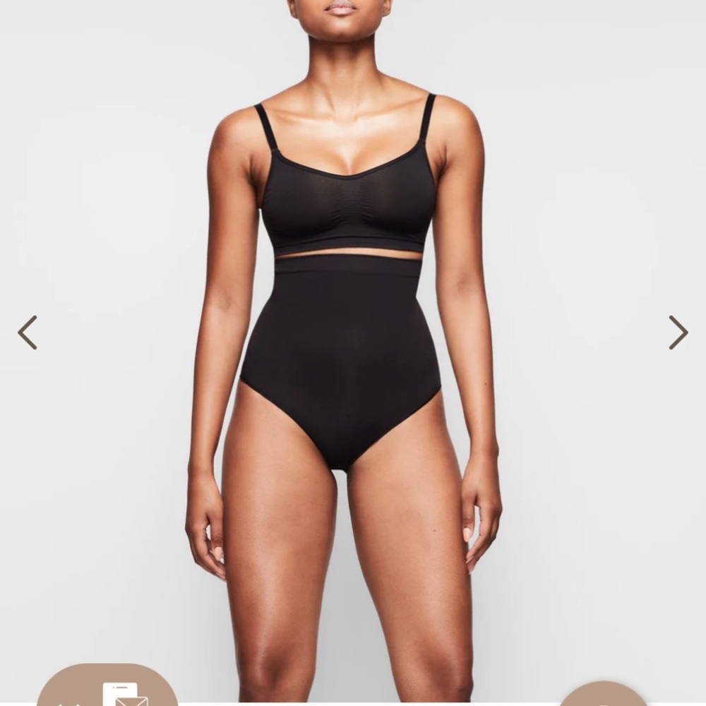 SKIMS SEAMLESS SCULPT HIGH WAST BRIEF in Onyx Large